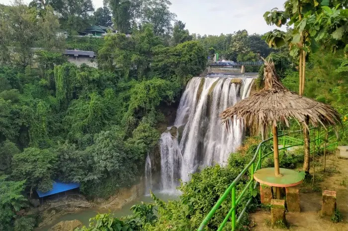Putri Nglirip Waterfall